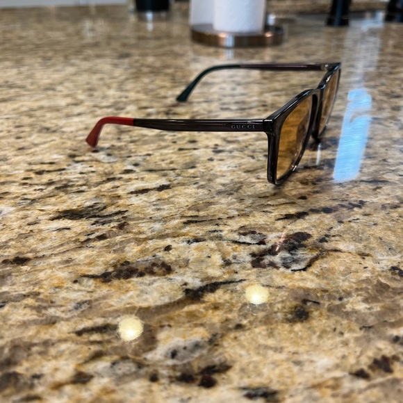 Gucci sunglasses never worn. Comes with case and bag - Picture 7 of 7